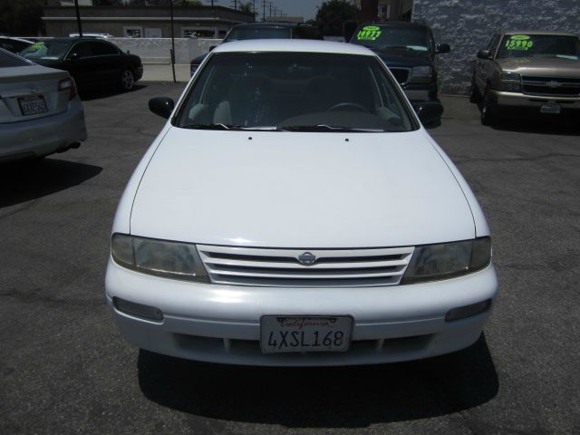 Nissan Altima 1997 photo 2