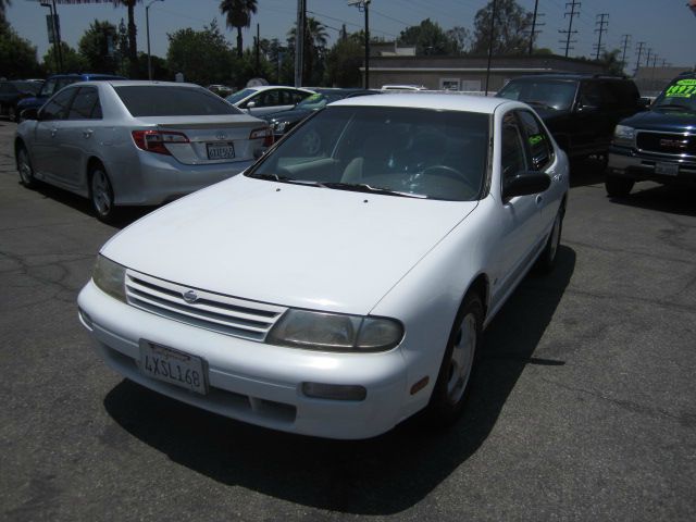 Nissan Altima 1997 photo 3