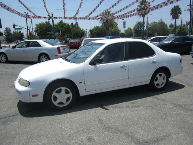 Nissan Altima 1997 photo 4