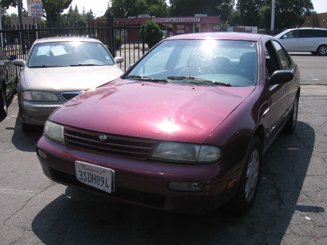 Nissan Altima 1997 photo 3