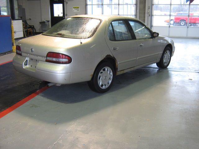 Nissan Altima 1997 photo 3