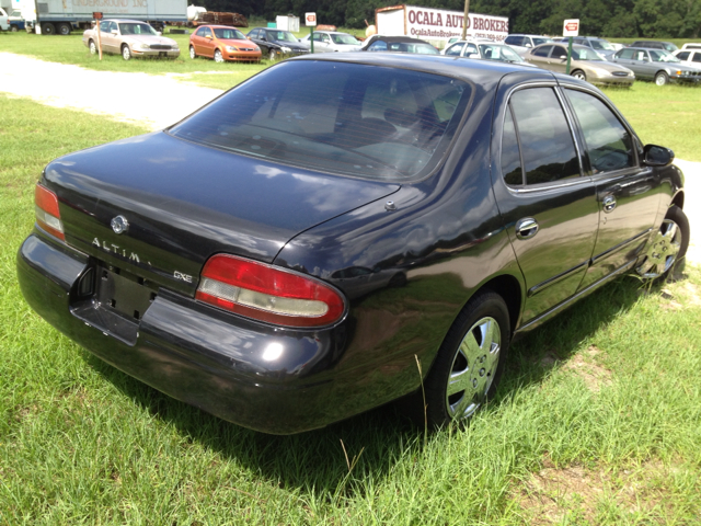 Nissan Altima 1997 photo 2