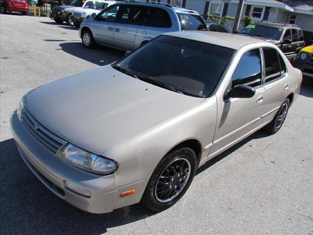 Nissan Altima LWB CREW CAB Sedan