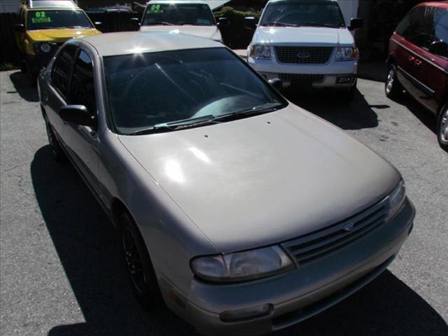 Nissan Altima 1997 photo 1