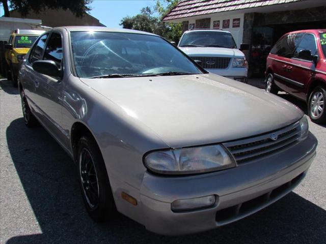 Nissan Altima 1997 photo 2