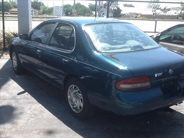 Nissan Altima 1997 photo 2