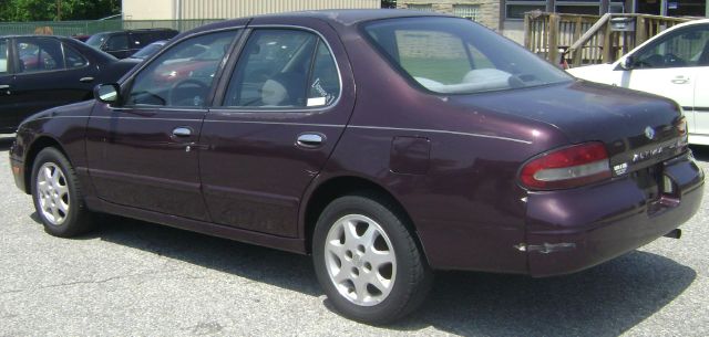 Nissan Altima 1997 photo 4