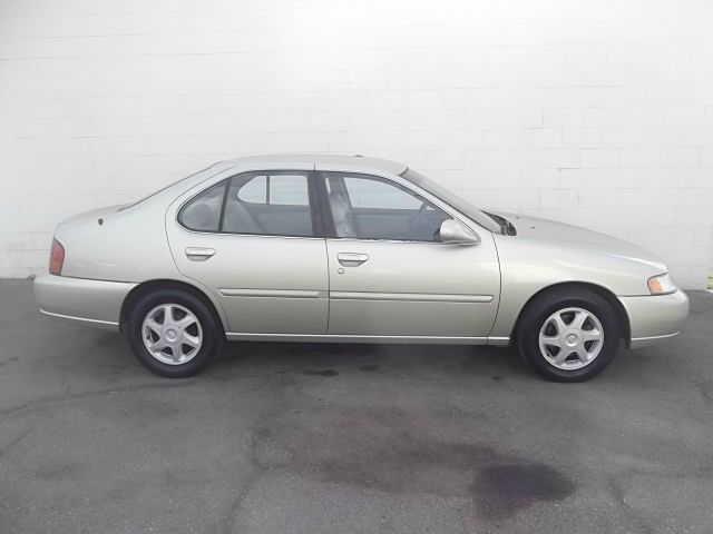 Nissan Altima 1998 photo 1