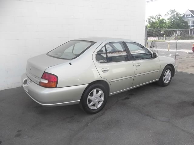 Nissan Altima 1998 photo 4