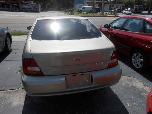 Nissan Altima 1998 photo 2