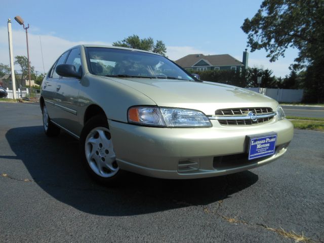 Nissan Altima 1998 photo 1