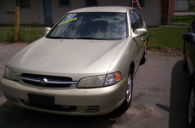 Nissan Altima 1998 photo 6