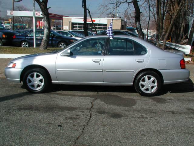 Nissan Altima 1998 photo 1