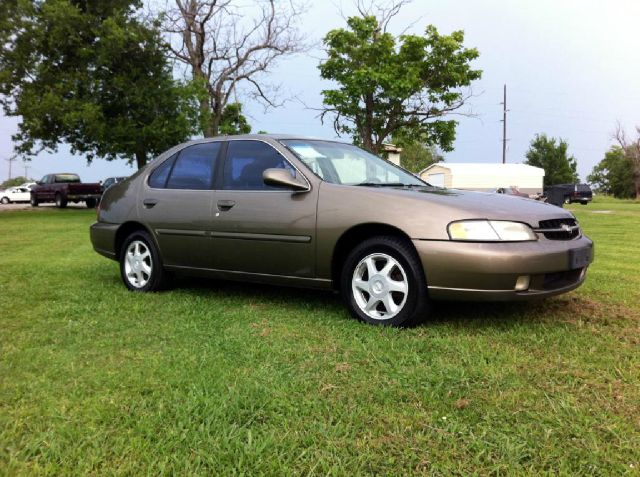 Nissan Altima 1998 photo 2