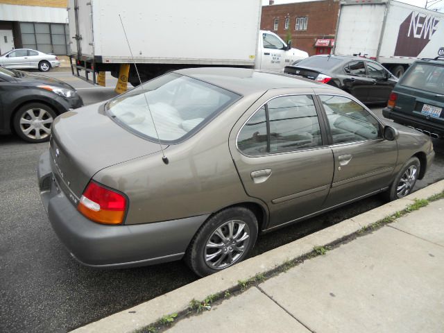 Nissan Altima 1998 photo 9