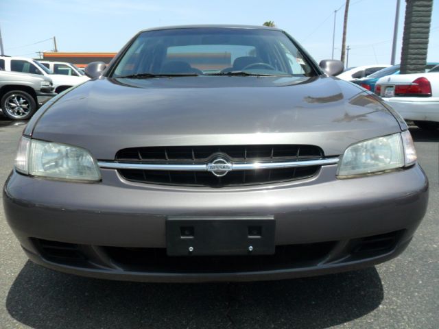 Nissan Altima 1998 photo 1