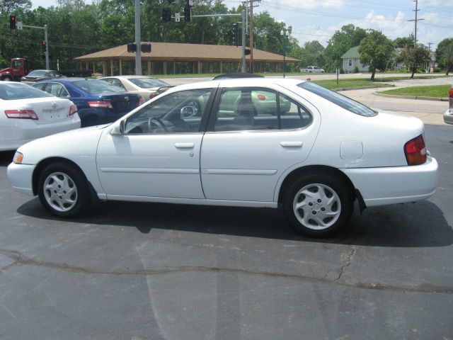 Nissan Altima 1998 photo 4