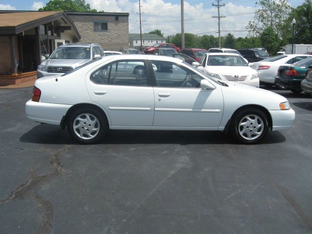 Nissan Altima 1998 photo 8