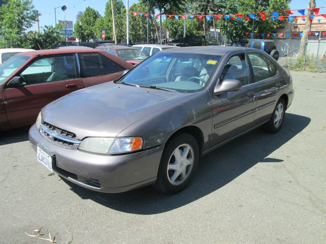 Nissan Altima 1998 photo 4