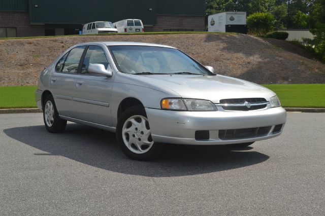 Nissan Altima 1999 photo 1