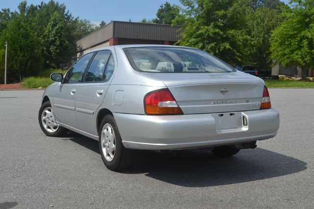 Nissan Altima 1999 photo 3