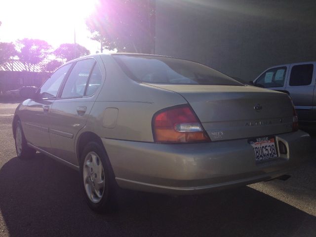 Nissan Altima 1999 photo 4