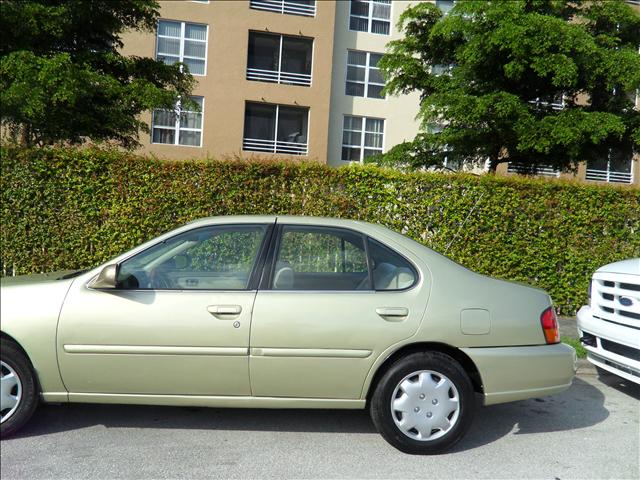 Nissan Altima 1999 photo 4