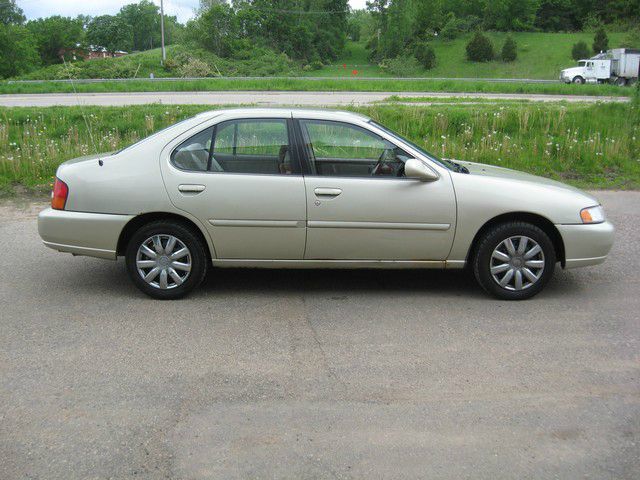 Nissan Altima 1999 photo 10