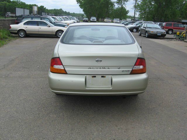 Nissan Altima 1999 photo 11