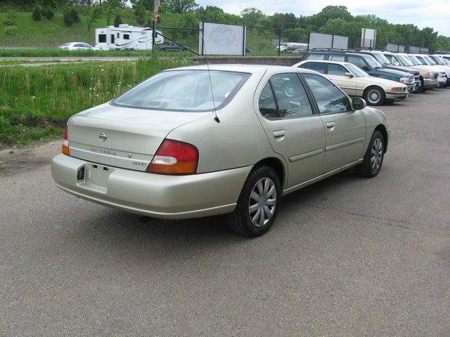 Nissan Altima 1999 photo 9