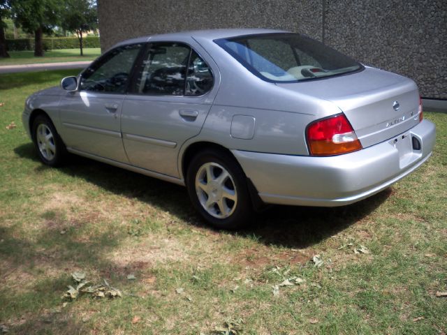 Nissan Altima 1999 photo 2