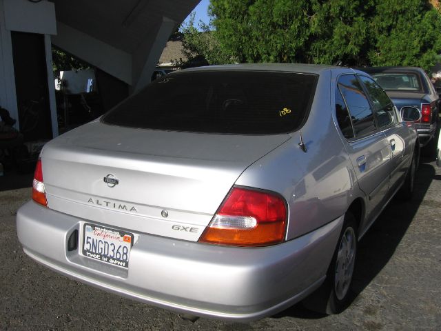 Nissan Altima 1999 photo 1