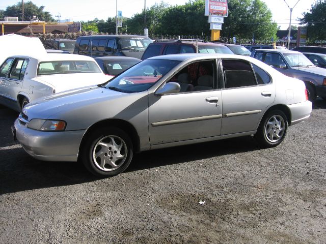 Nissan Altima 1999 photo 4