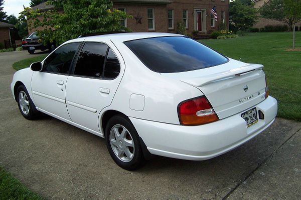 Nissan Altima 1999 photo 1