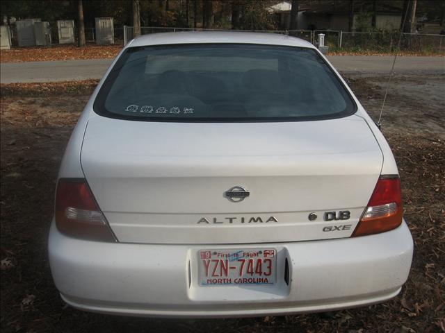 Nissan Altima 1999 photo 2