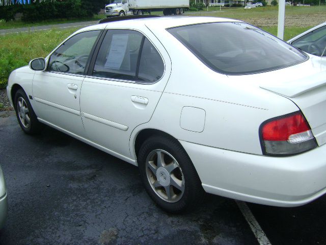 Nissan Altima 1999 photo 3