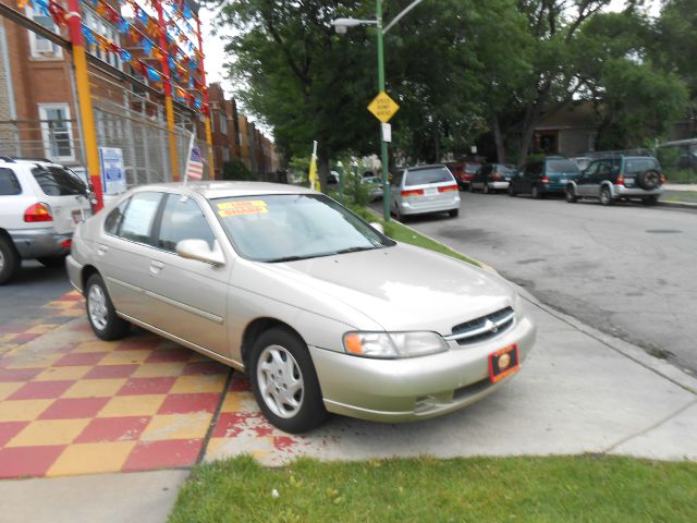 Nissan Altima 1999 photo 1