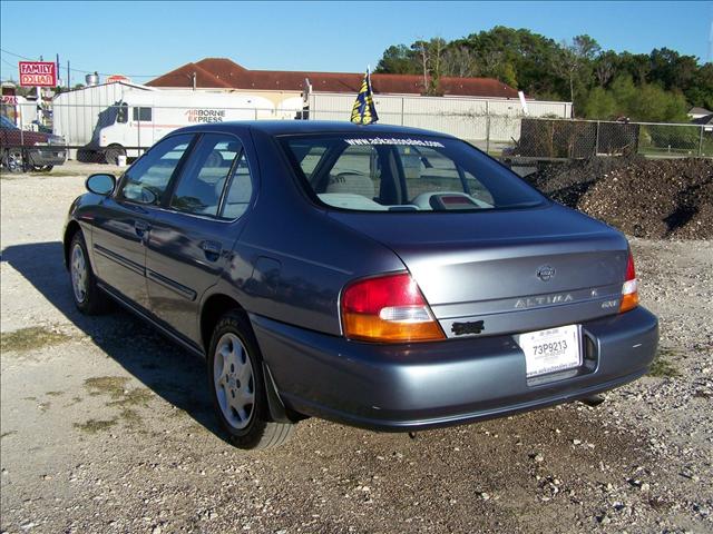 Nissan Altima 1999 photo 4