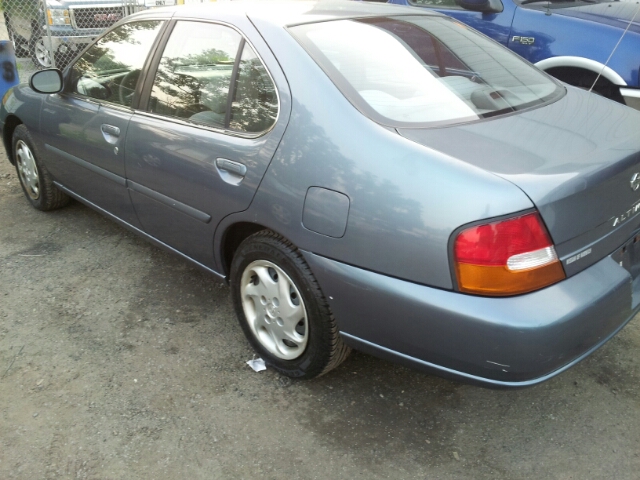 Nissan Altima 1999 photo 6