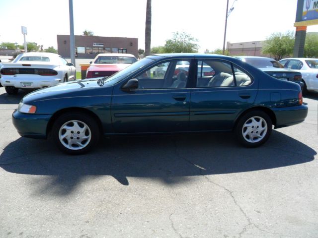 Nissan Altima 1999 photo 1