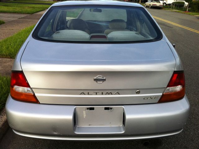 Nissan Altima 1999 photo 1