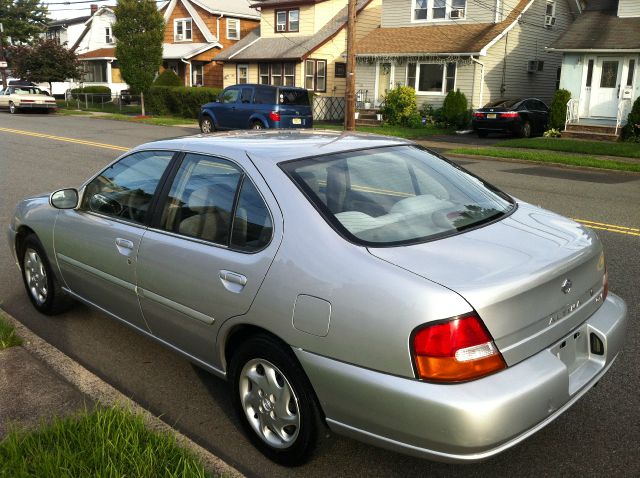 Nissan Altima 1999 photo 4