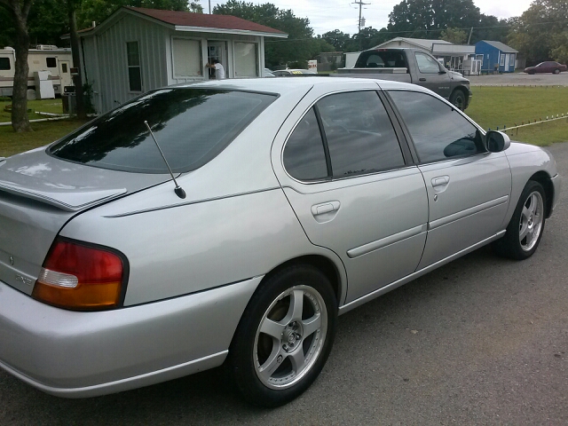 Nissan Altima 1999 photo 2