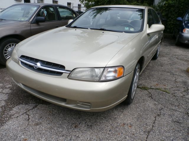 Nissan Altima 1999 photo 1