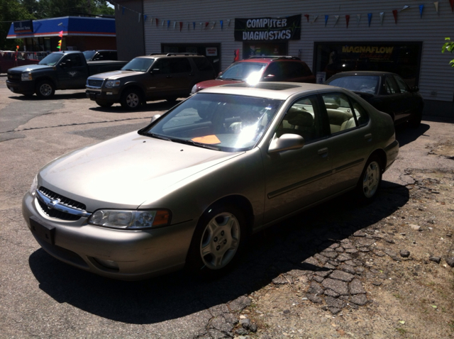 Nissan Altima 3.0 Quattro Sedan