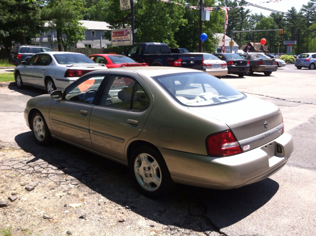 Nissan Altima 2000 photo 2