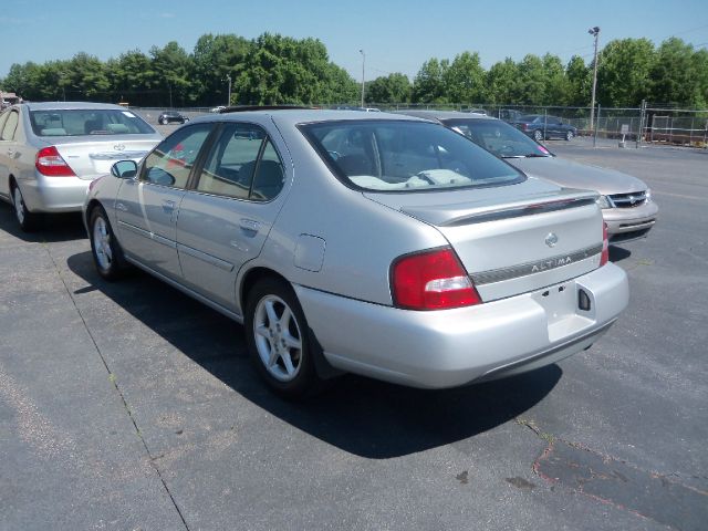 Nissan Altima 2000 photo 1