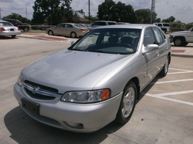 Nissan Altima 2000 photo 1