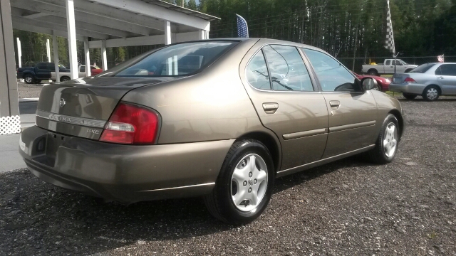 Nissan Altima 2000 photo 2