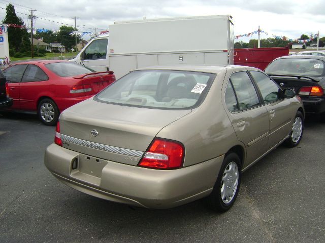 Nissan Altima 2000 photo 2